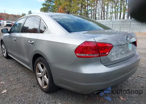 2013 Volkswagen Passat 2.5L Se из США, поврежденный, VIN 1VWBP7A37DC122877